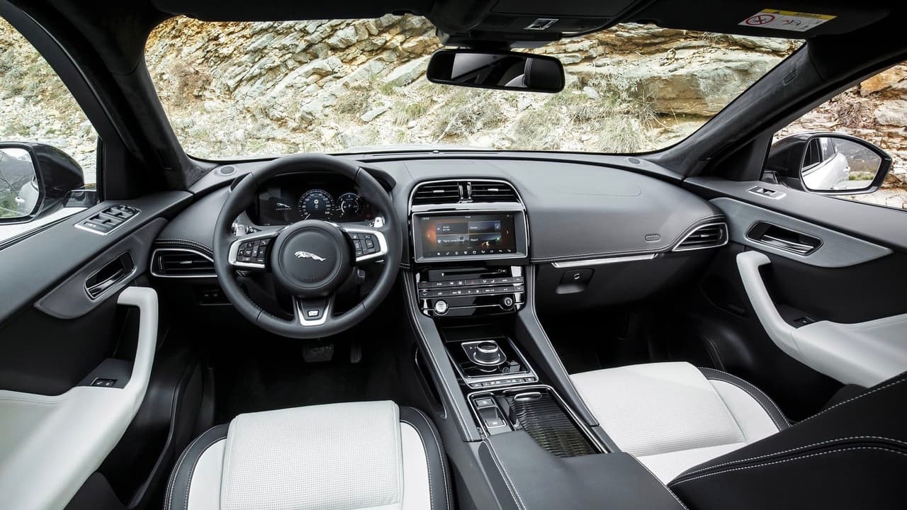 <h3 class="cms-H3-H3">¿Qué pasó?</h3>
<br>Según Consumer Reports los dueños de la Jaguar F-Pace reportaron problemas con sus equipos electrónicos, tren motriz, equipos mecánicos con asistencia eléctrica, la trasmisión, equipos mecánicos asistidos eléctricamente, así como ruidos y filtraciones.