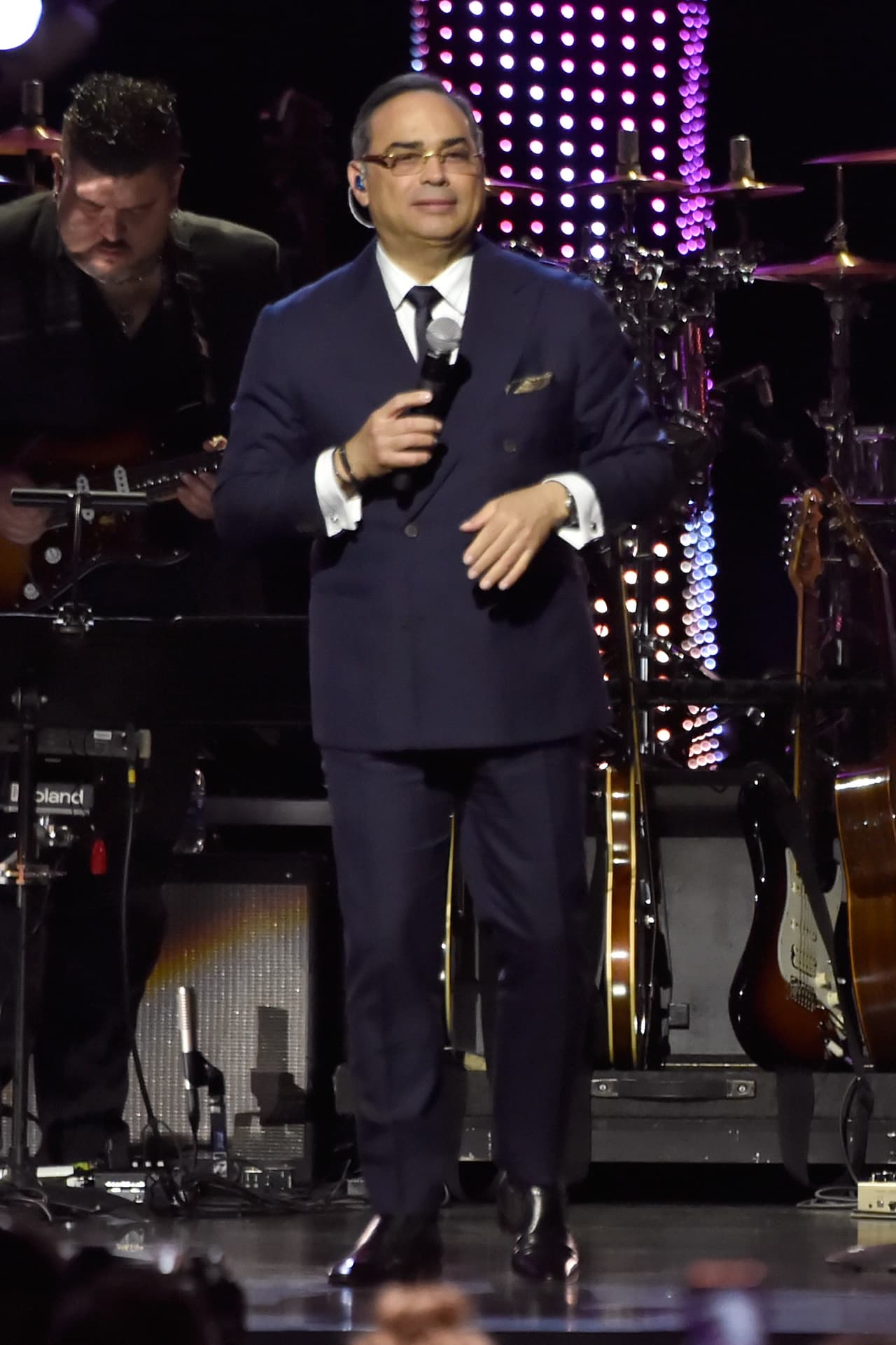 El puertorriqueño 
<b><a href="https://www.univision.com/shows/el-gordo-y-la-flaca/gilberto-santa-rosa-llega-al-funeral-de-jose-jose-y-recuerda-una-anecdota-con-el-fallecido-cantante-video" target="_blank">Gilberto Santa Rosa</a> </b>también se tomó unos minutos la noche del sábado para dedicarle un cálido mensaje. 
<br>