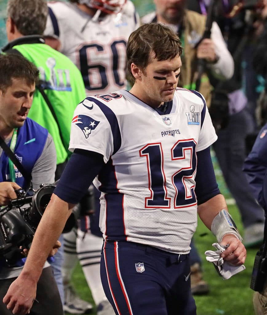 Pocas veces se ha dejado ver sin jersey Tom Brady durante sus años como profesional, donde ha gando cinco veces el Super Bowl desde su debut en el año 2000 con los Patriots.