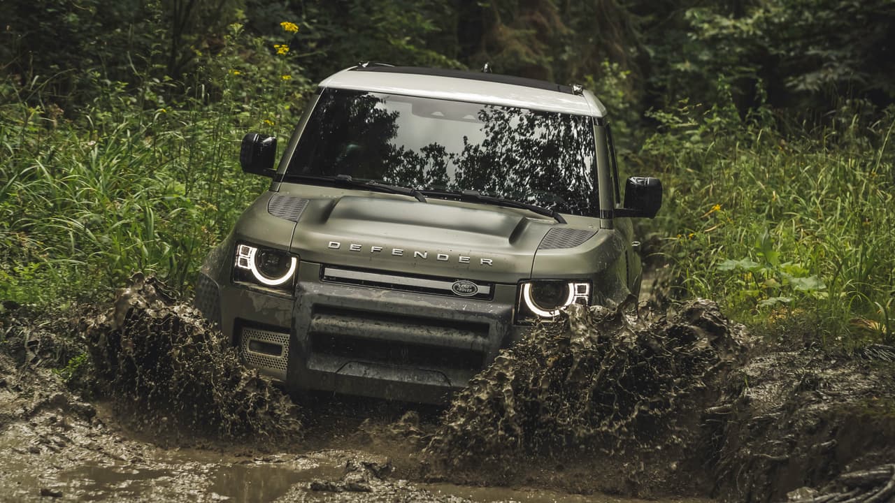 Para conseguir el todoterreno con mayor capacidad ‘fuera de la ruta’ instalaron suspensión independiente en las 4 esquinas…