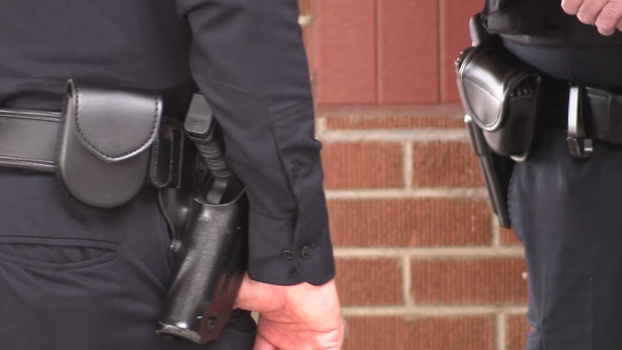 Controversia: 140 escuelas en Arizona contarán con oficiales armados