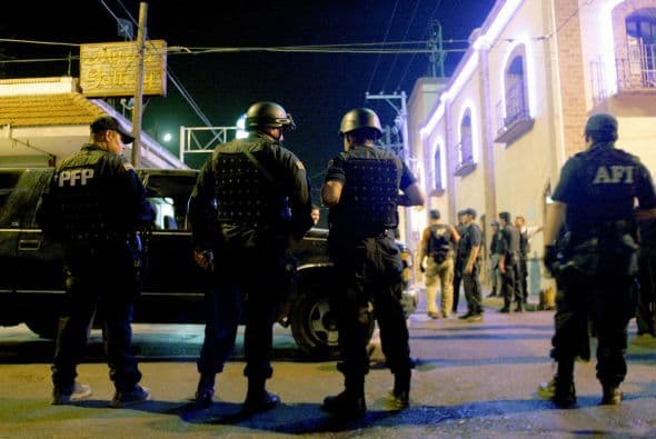 Calderón ha desplegado más de 45 mil soldados en 18 estados del país en una enérgica campaña contra los narcos. Pese a ello, la guerra no está terminada. Y el narco sigue sembrando el terror en todo el país.