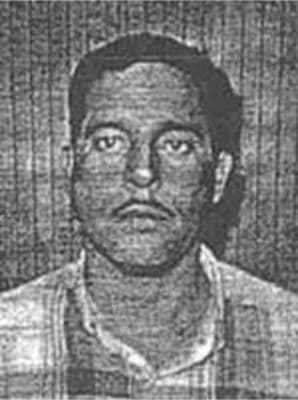 Sergio Luis Martínez Varela es buscado por conspiración, distribución de drogas y por participar en actividades relacionadas con lavado de dinero. Las autoridades lo consideran armado y peligroso.