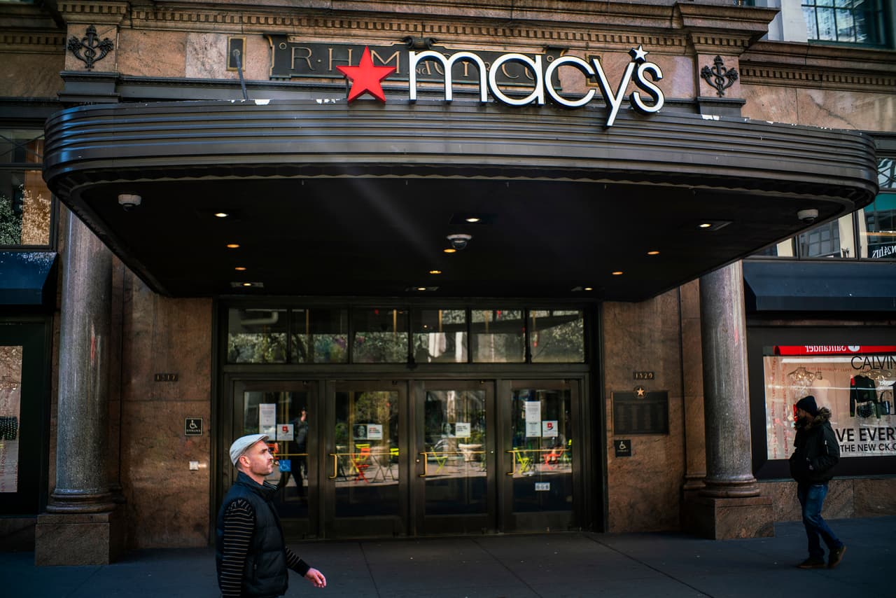 Macy’s suspende sin pago a la mayoría de sus empleados tras cierres por coronavirus