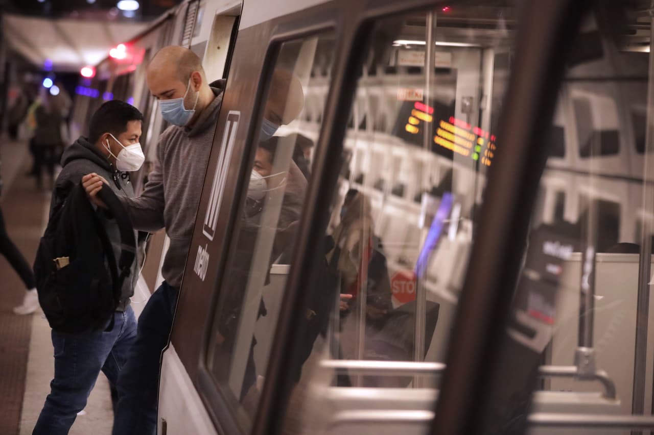 La norma, que se relajó un poco para algunos viajes en autobuses, entre otros, se extendió para viajes locales e internacionales, hasta el 18 de abril. 
<br>