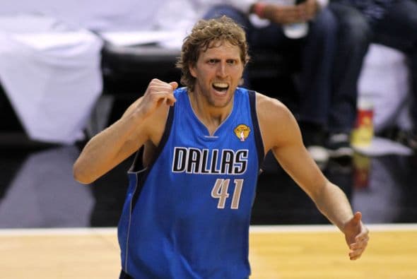 46. DIRK NOWITZKI- Este jugador europeo ha podido llevar a los Mavericks a 50 victorias en 11 temporadas, y ahora su trabajo lo ha recompensado al posicionarse como uno de los deportistas mejor pagados. Sólo en periodo de 2010-2011 ganó como sueldo $19.3 millones.