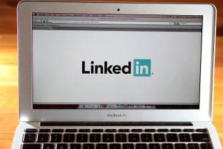 LinkedIn recibe una multa millonaria por no pagar horas extras