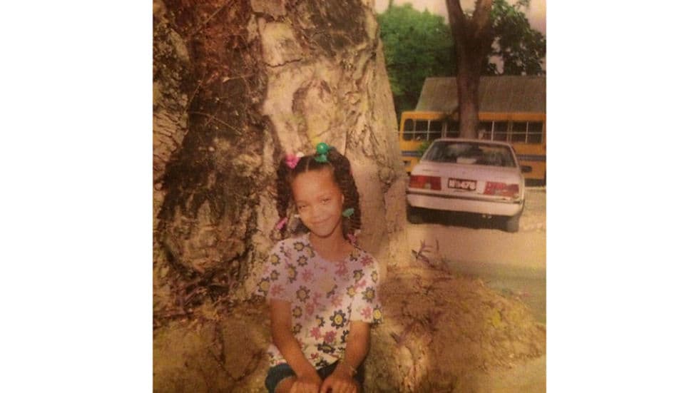 Parece que no pasa el tiempo por Rihanna: la cara de la cantante sigue igualita, aunque ahora está más adulta y sus peinados han evolucionado.