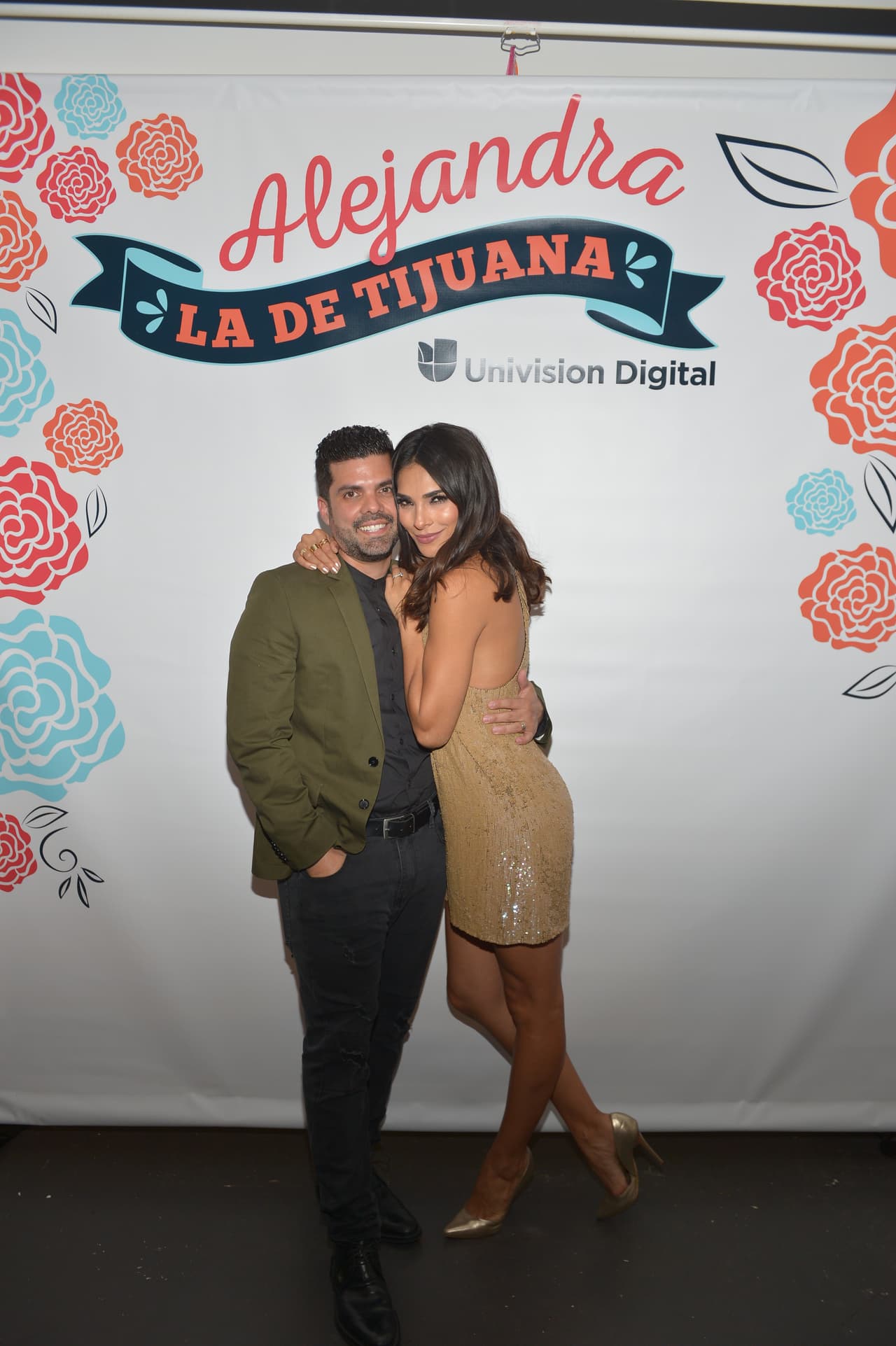 Hace unos días había hablado de un proyecto muy especial y finalmente pudo presentar a #AleLaDeTijuana frente a un grupo de amigos y colegas. Los presentes disfrutaron de la webserie entre risas y lágrimas. 
<a href="http://www.univision.com/shows/la-banda/aleladetijuana-revela-como-cruzo-la-frontera-video" target="_blank"><b>Aquí puedes ver el primer capítulo</b></a>.