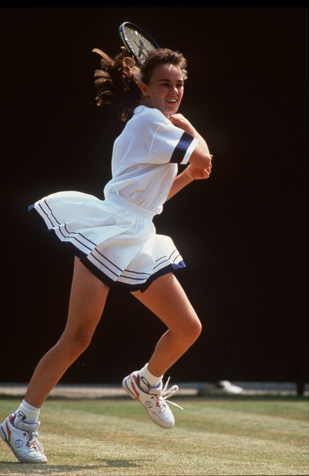 La suiza Martina Hingis ganó el Abierto de Australia a sus 16 años, siendo la más joven en ganar un Grand Slam y ese año también le sumó un Wimbledon y un US Open. Antes de cumplir sus 20 años ganaría otros dos torneos de Australia.