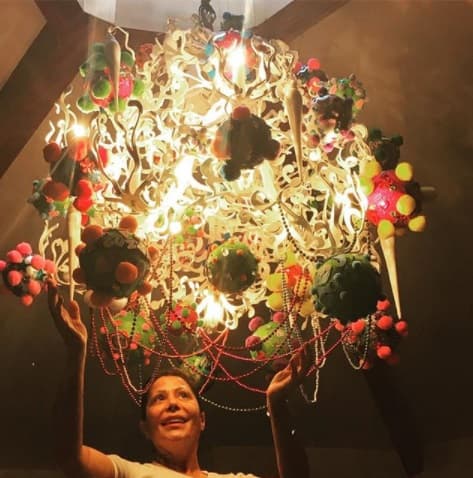 Incluso, 'La Guzmán' confesó que este año muchos de los detalles del decorado -como las esferas- fueron hechas por ella misma.