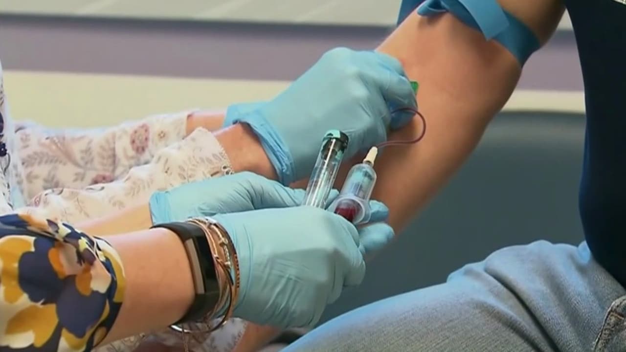 Cruz Roja Americana alerta por grave escasez de sangre en EEUU: ¿Quienes pueden donar?