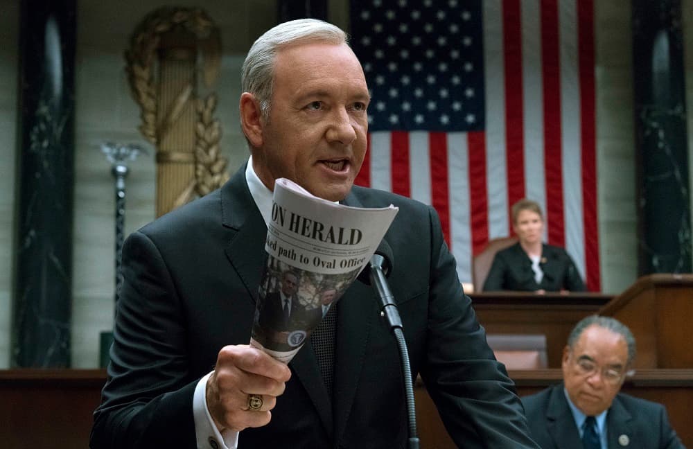 A la acusación de Rapp se le sumaron los testimonios de otros trabajadores de la producción de 'House of Cards', quienes relataron en diversas ocasiones la forma en la que el protagonista de la multipremiada serie los acosaba de manera física y verbal.