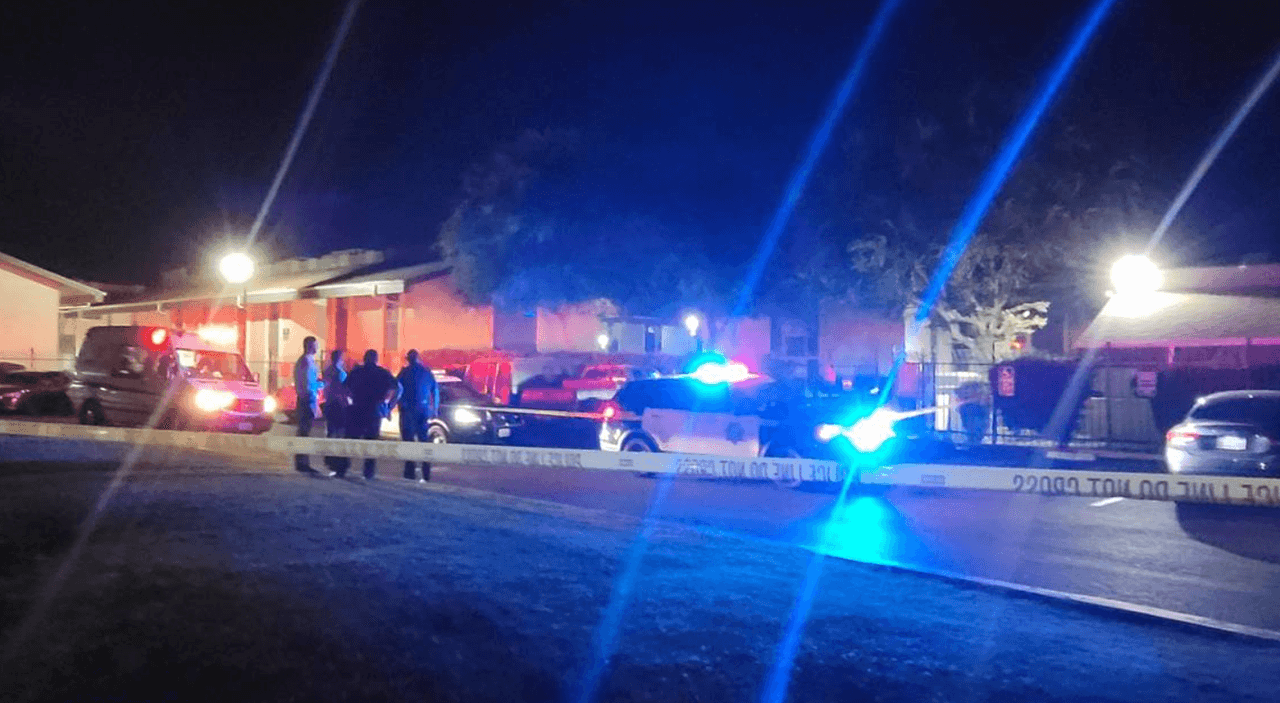 Balean por la espalda a adolescente de 15 años en complejo de apartamentos en Fresno