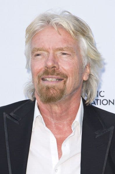 RICHARD BRANSON. El dueño del Grupo Virgin fue un alumno con bajo rendimiento académico, pero su empatía con las personas lo llevó al camino del éxito.