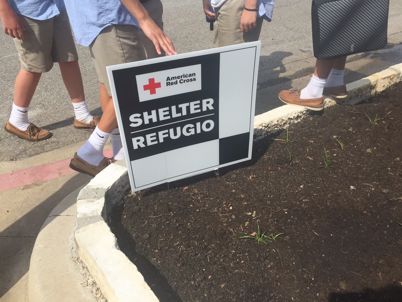 Dallas, a salvo del huracán Harvey, da albergue a evacuados 