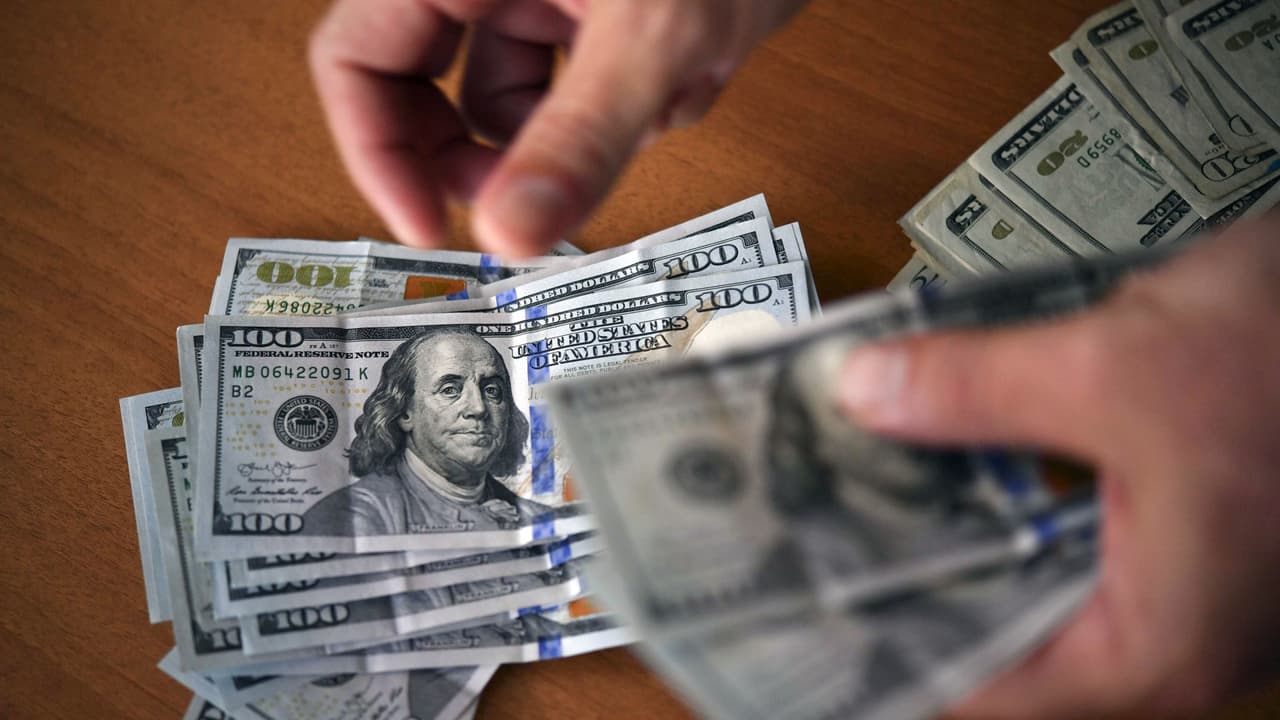  $1,000 mensuales por el ingreso básico garantizado de Los Ángeles: ¿Quiénes califican y quiénes quedan fuera? 