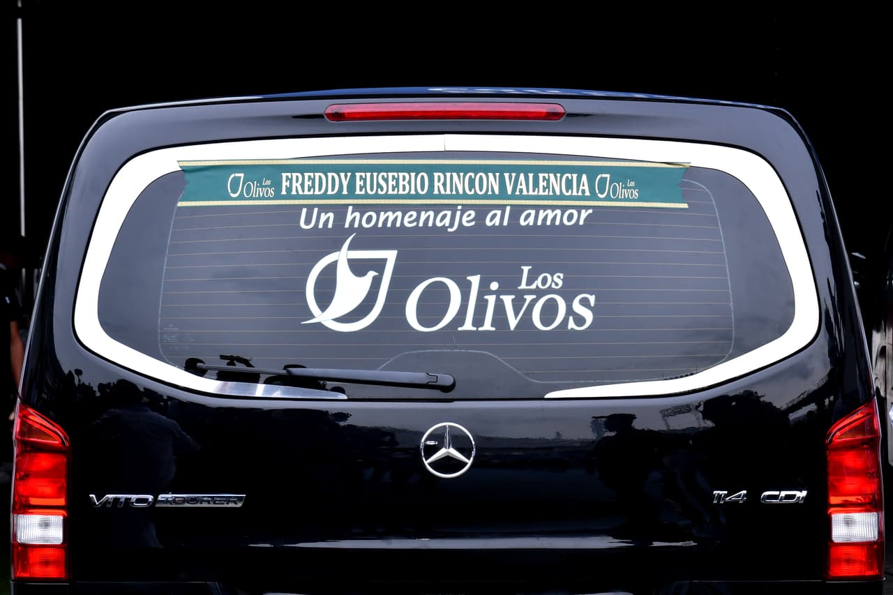 Familiares, amigos, exjugadores y aficionados le dieron el último adiós a Freddy Rincón en el Estadio Pascual Guerrero de Cali.