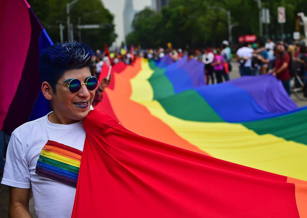 Siete de cada diez homosexuales se han sentido discriminados en la escuela y un 50 % en su trabajo, según datos de la Comisión Especial de Atención a Víctimas (CEAV) en 2016.