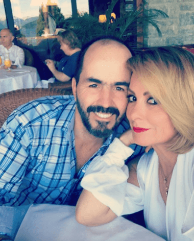 La actriz y conductora mexicana utiliza las redes sociales para compartir su lado más romántico con sus más de 800 mil seguidores.
<br>