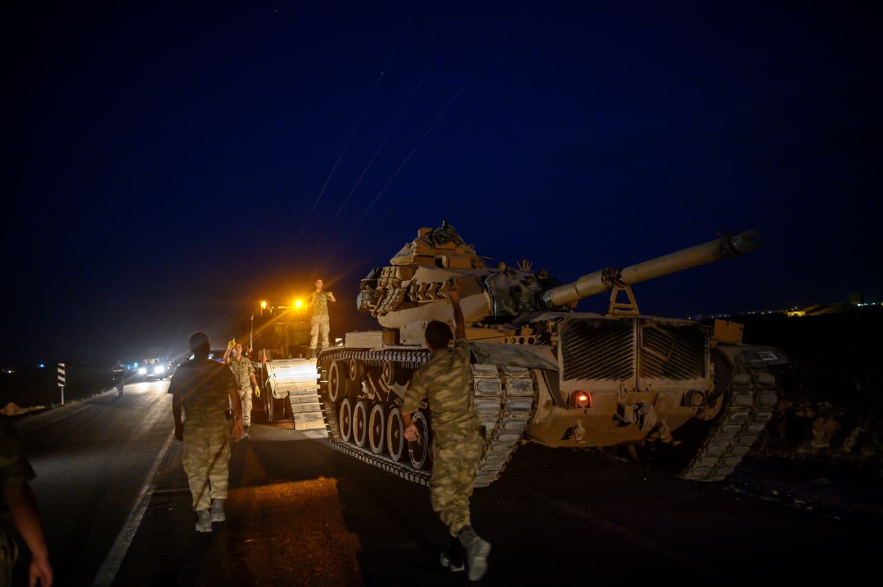 Turquía lanza ofensiva militar contra los kurdos al día siguiente que Trump anunció el retiro estadounidense de Siria