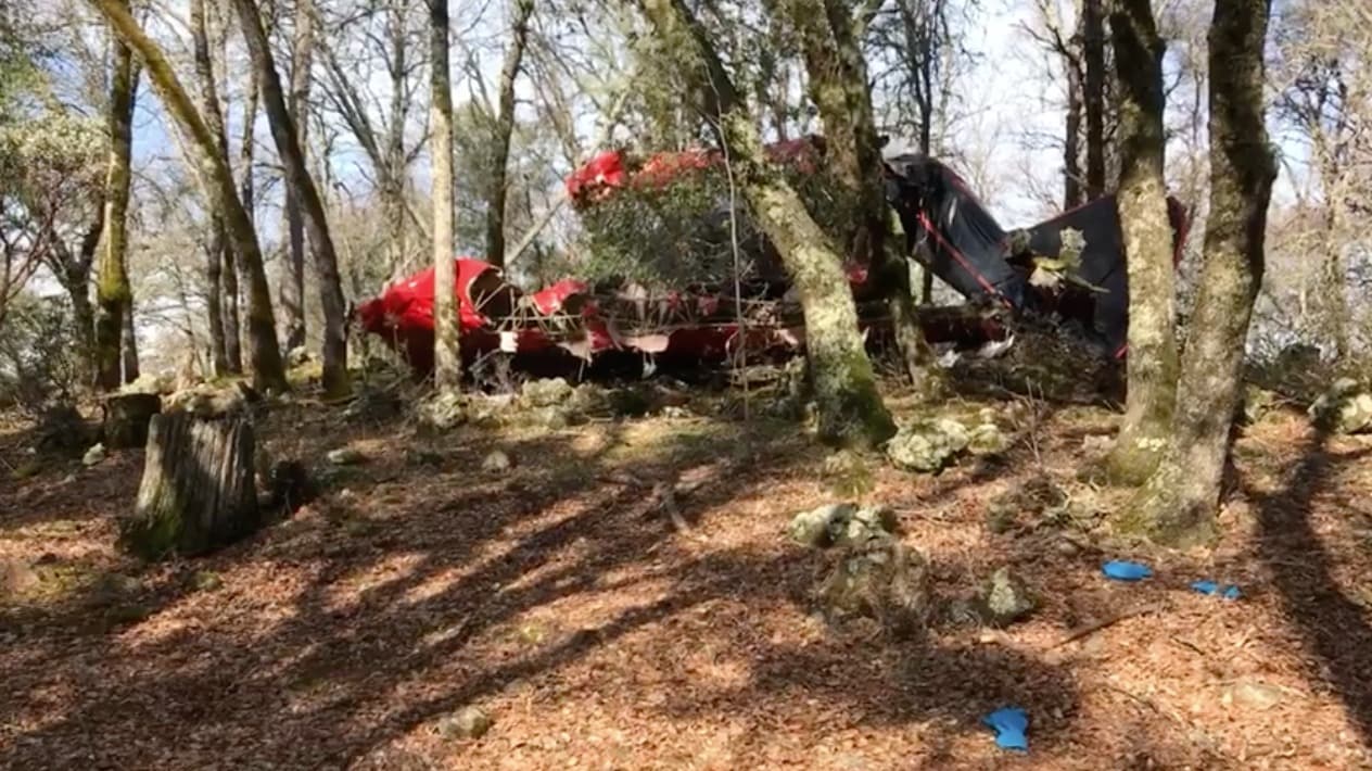 Choque de una avioneta deja dos muertos y un herido