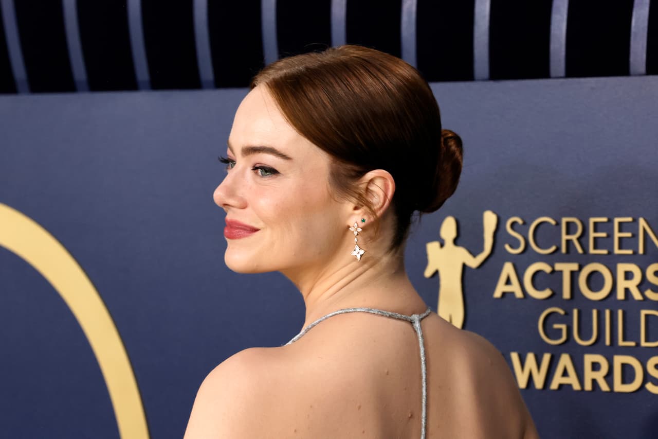 En la categoría de Mejor Actriz, las favoritas son Emma Stone por su papel en "Poor Things" y Lily Gladstone por su actuación en "Killers of the Flower Moon".