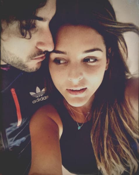 Ella y Juan Pablo Gil comenzaron un noviazgo y siempre estuvieron en el ojo del huracán, pues ella es 14 años más grande que el actor.