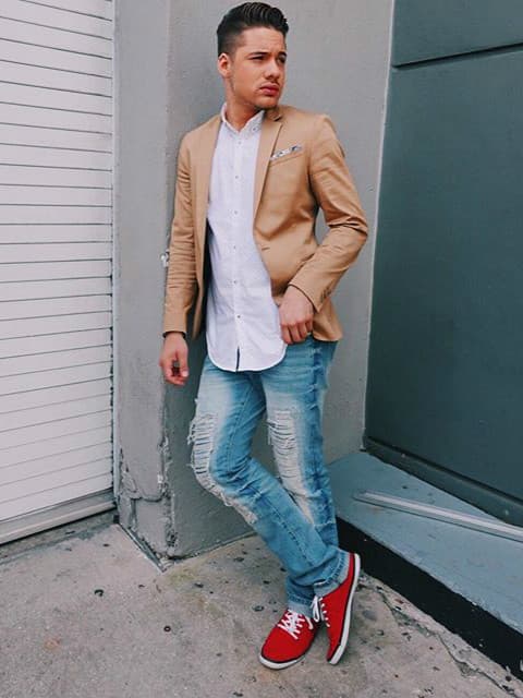 Mitad casual, mitad formal: Atrévete a combinar ambos estilos y luce un outfit original y muy trendy.