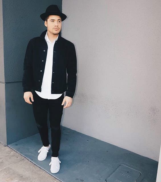 Como accesorio, usa un sombrero de copa pequeña y le dará un giro muy clásico a tu look.