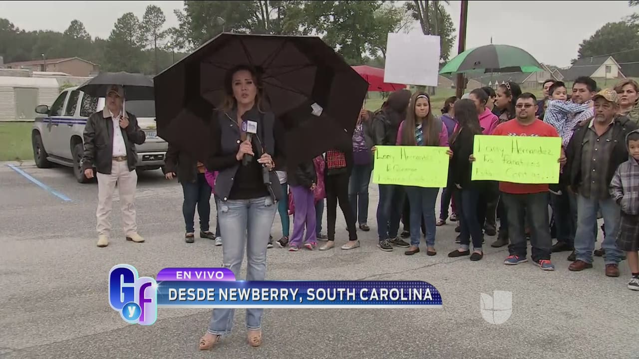 Tanya Charry, quien ha seguido muy de cerca el caso, mostró cómo los fans de Larry están a las afueras del lugar en espera de que llegue el cantante.