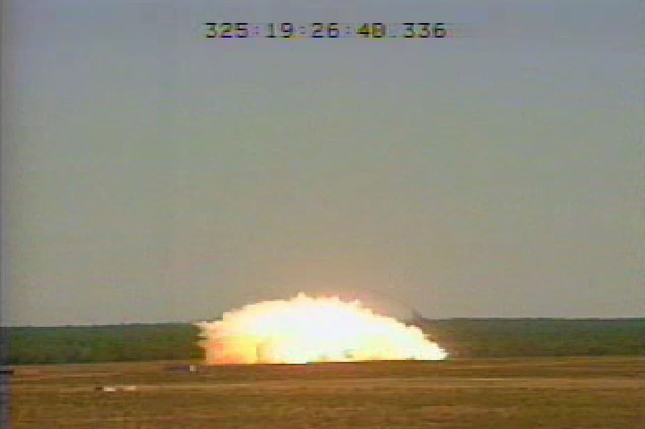 Durante sus pruebas en marzo de 2003, fue lanzada desde un avión Hércules en la base Fuerza Aérea Eglin en Florida. Era considerada la bomba no nuclear más potente de la historia hasta que en 2007 Rusia creó 'El Padre de todas las bombas', que es cuatro veces más potente que la "Madre de todas las bombas".
<br>