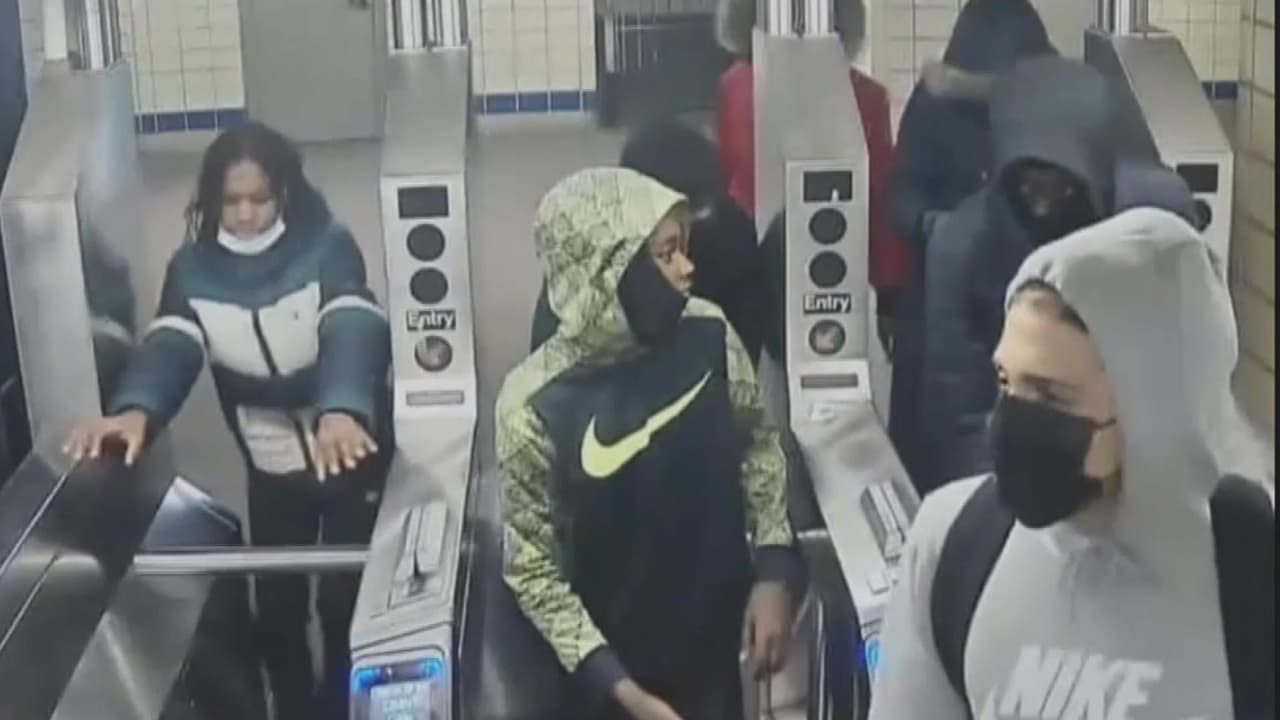 Paliza a adolescente en el subway es grabada por sus agresores