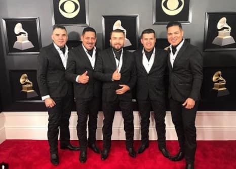 De esta manera posaron, los músicos de El Recodo durante su paso por la alfombra roja de el GRAMMY. Los hermanos Lizárraga coincidieron en señalar que con el simple hecho de estar nominados y considerados por la Academia de la Música para estar presentes en Nueva York representó un triunfo y un orgullo.