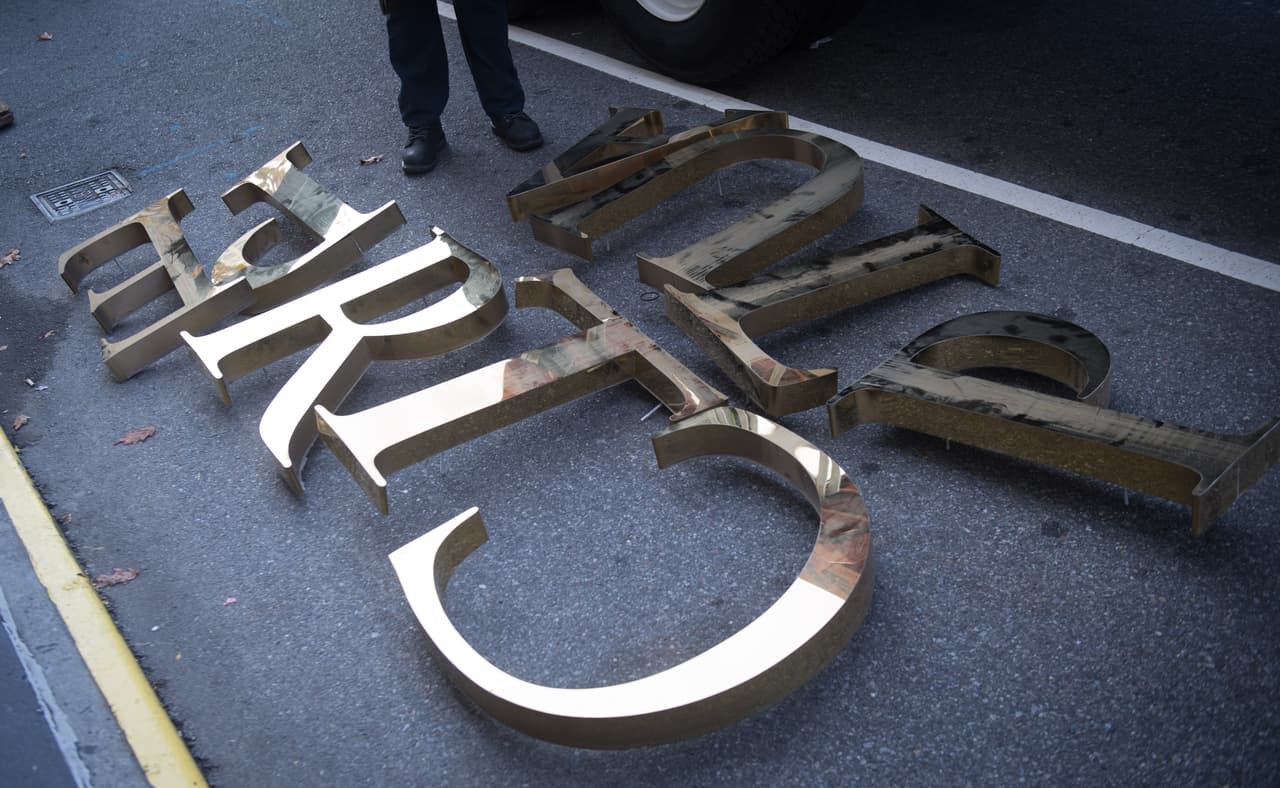 El magnate republicano Donald J. Trump había cedido los derechos para que se utilizara su apellido en estos lugares.