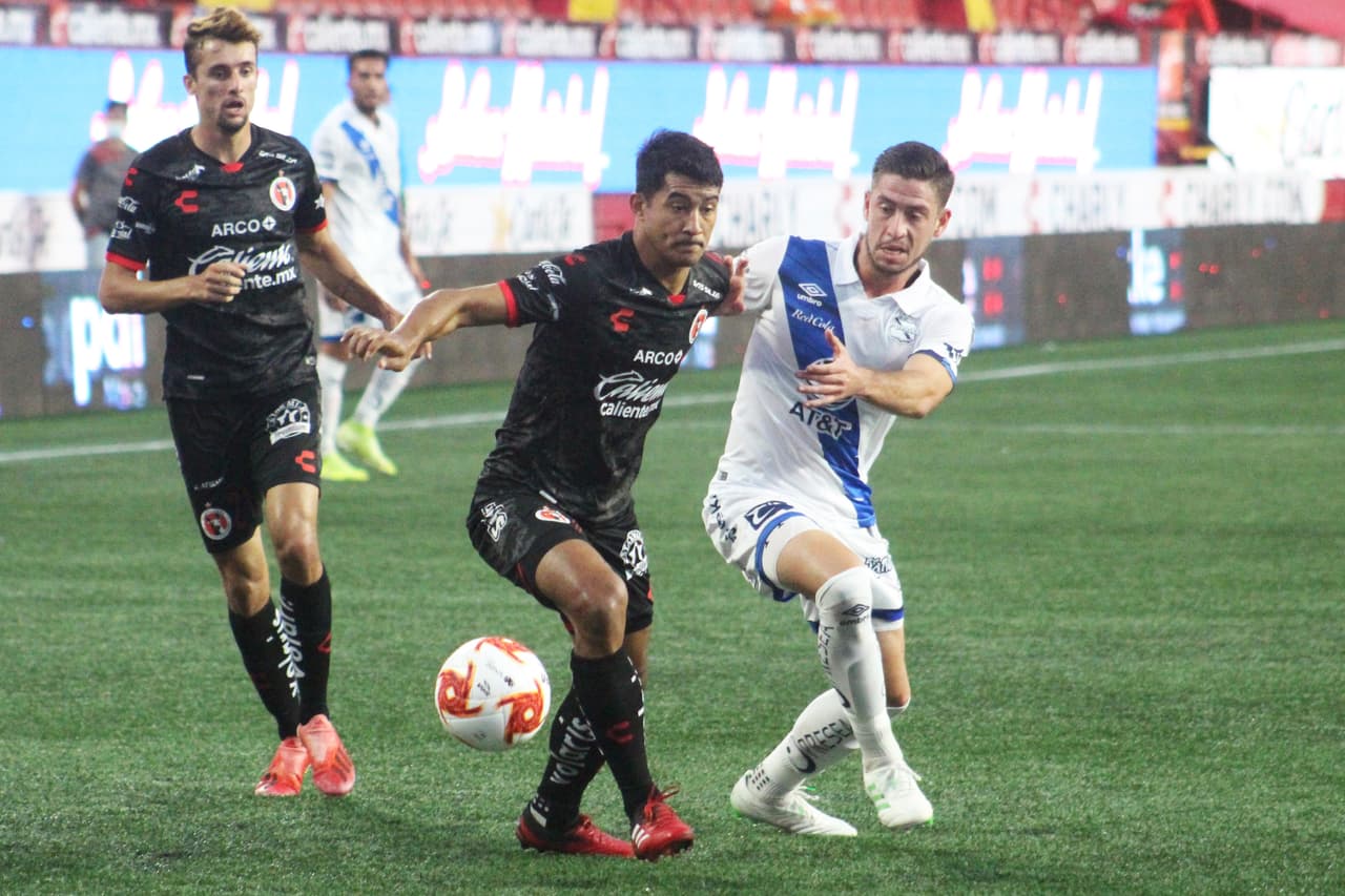 Con un solitario gol de Brayan Angulo, los Xolos consiguen su segunda victoria del torneo en casa.