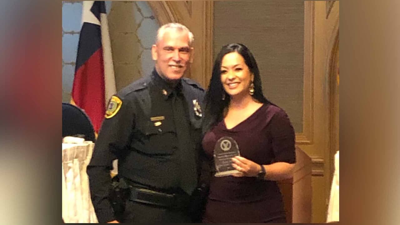 Deysy Ríos con el dirigente del comité HOY, Pete López.