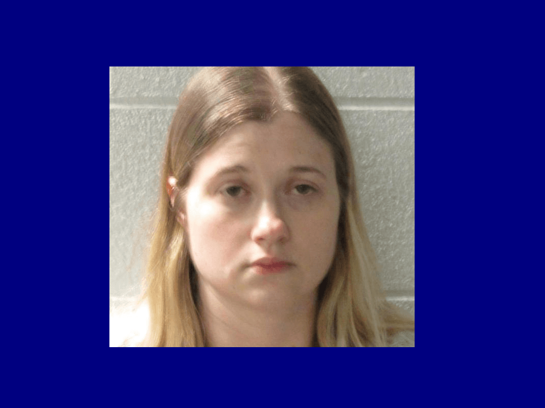 Madre acusada de intento de asesinato de su propia bebé de 7 meses de nacida.