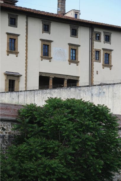 Entre ellas el código estricto de vestimenta, los hombres deberán portar corbata negra, las mujeres vestidos elegantísimos.Vota aquí por los nominados a Premios Juventud