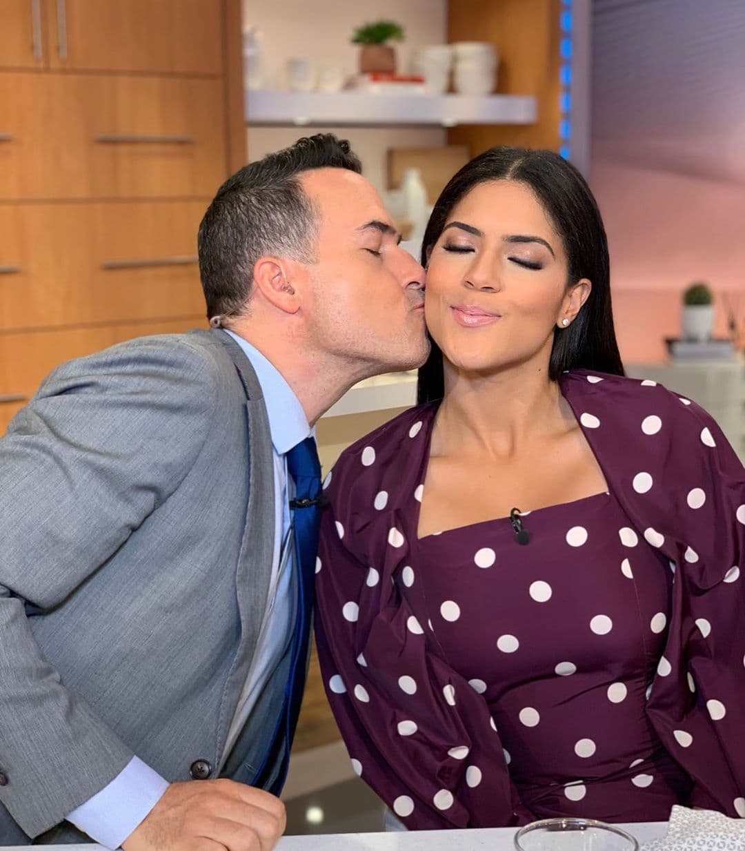 Carlitos y Francisca extrañan esos besos sorpresas que los llenaban de alegría cada mañana.