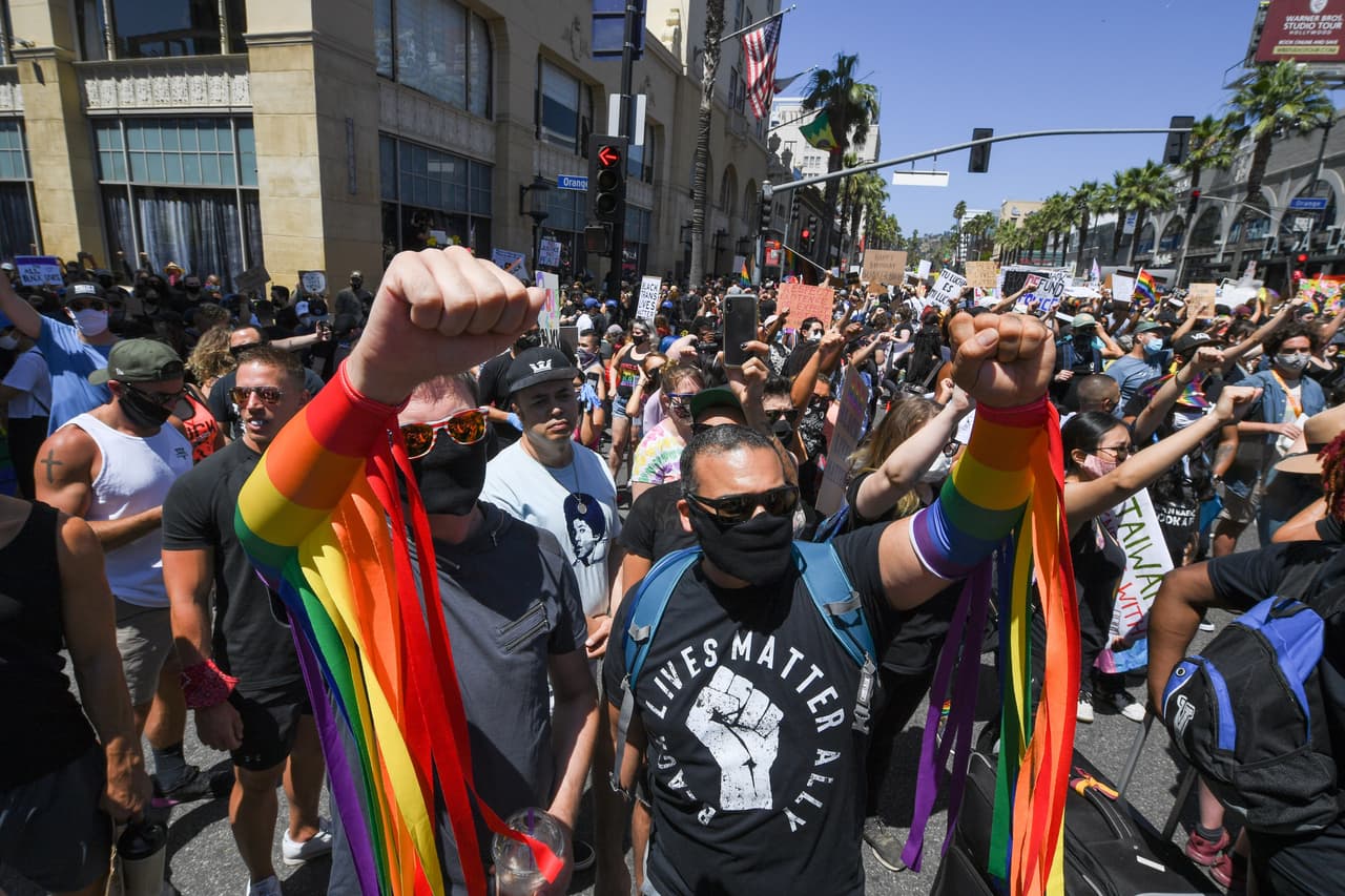 Antes de la protesta del domingo, los organizadores instaron a los participantes a usar cubrebocas mientras el coronavirus continúa propagándose en el condado de Los Ángeles. Sin embargo, poco se observó el distanciamiento social.