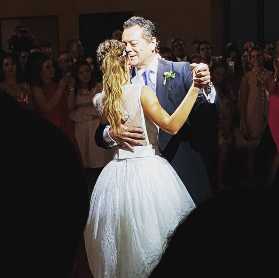 El momento más dulce fue cuando bailó con su papá, el actor Roberto Blandón, quien dijo en exclusiva para Univision Entretenimiento: “Estoy completamente orgulloso y feliz por Regina” 
<br>