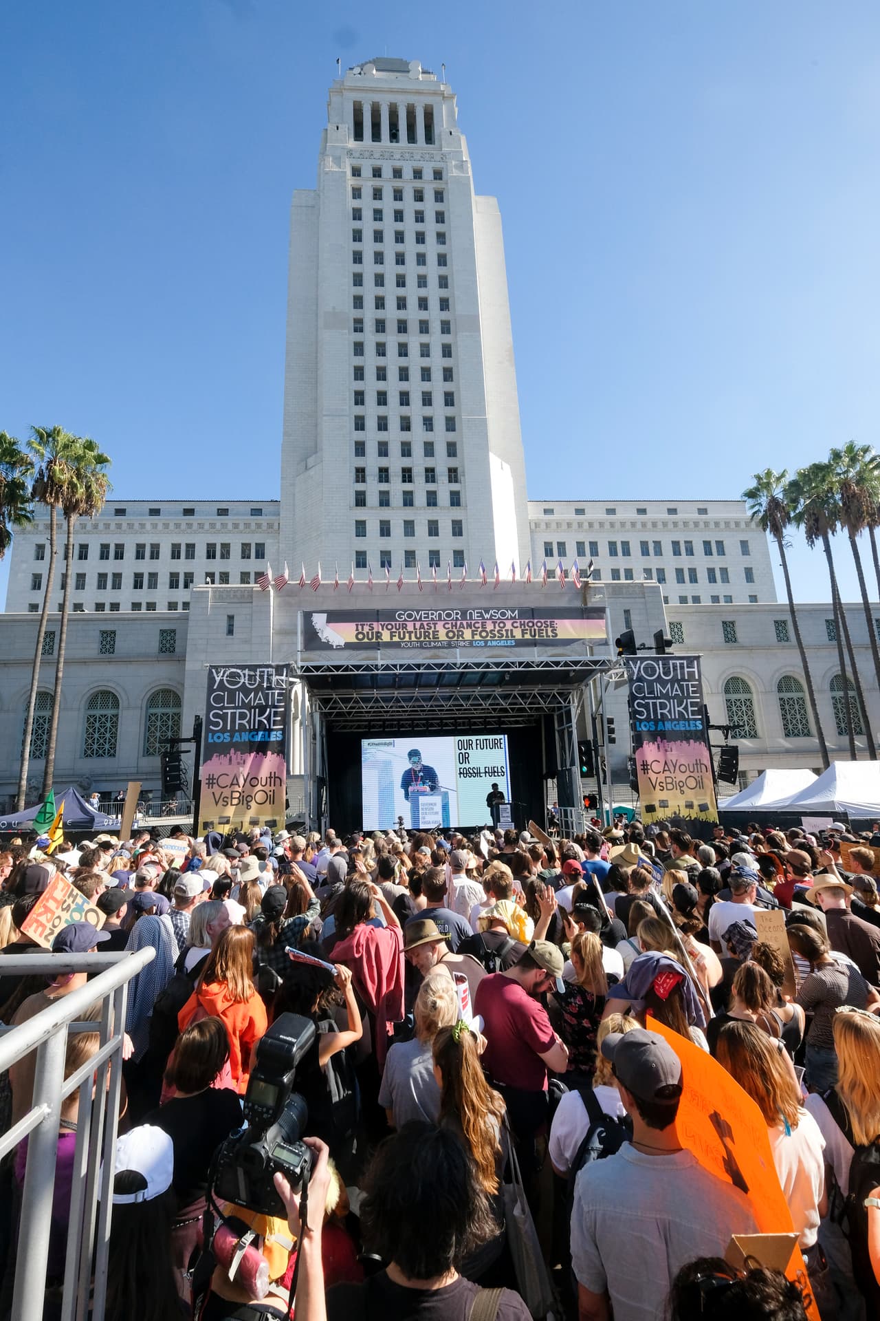 "Debemos ser las voces de los niños y de nosotros mismos", asegurando que los líderes de hoy han defraudado a las generaciones futuras.
