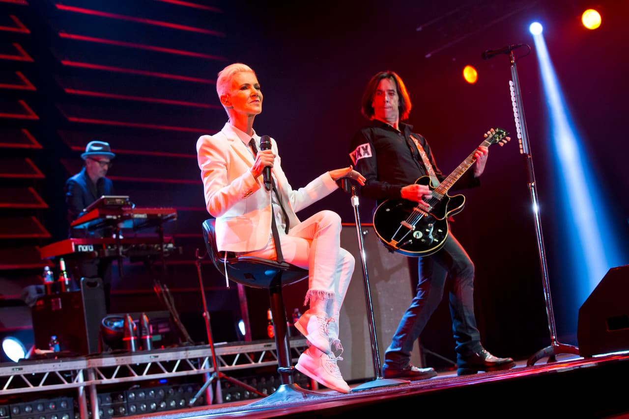 Otros grandes éxitos de la banda fueron 
<b><a href="https://www.youtube.com/watch?v=xCorJG9mubk" target="_blank">'Joyride'</a></b> y la famosa balada 
<b><a href="https://www.youtube.com/watch?v=k2C5TjS2sh4" target="_blank">'It must have been love'</a></b>, la cual tuvo una versión en español llamada 
<b><a href="https://www.youtube.com/watch?v=jQT-iH2YUEc" target="_blank">'Pudo ser amor'</a></b>, interpretada por la mexicana 
<b><a href="https://www.univision.com/famosos/no-se-quien-es-alfredo-adame-ni-me-interesa-rocio-banquells-reacciona-a-las-acusaciones-del-actor-fotos" target="_blank">Rocío Banquells</a>. </b>
<br>