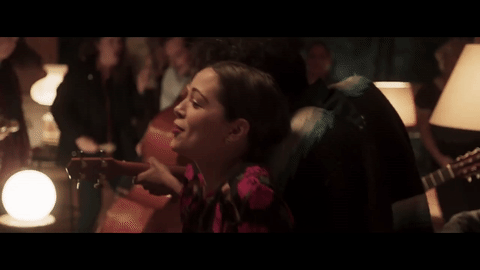 El dinámico clip es dirigido por Bruno Bancalari.