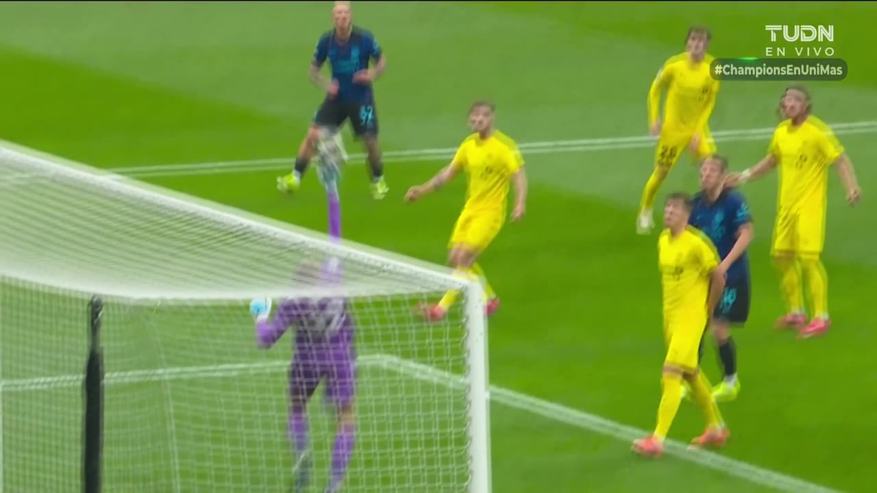 ¡Se salva el Bodo! Atajada brutal de Haikin ante el tiro de Dimarco