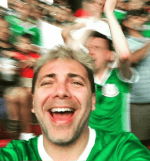 Verónica Castro festejó el triunfo de México ante Corea del Sur con este selfie de su hijo, Cristian Castro.