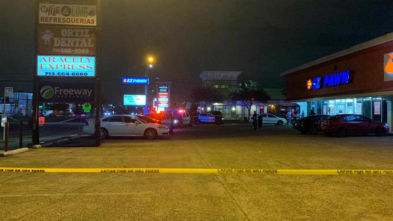 Balean a una persona durante presunto robo al suroeste de Houston