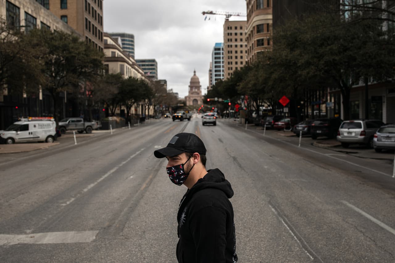 <b>Ciudad de Austin</b>
<br>
<br>Las ventas de casas disminuyeron 10.6% a 711, mientras que el volumen de ventas en dólares aumentó 2.6% a $465,738,899.