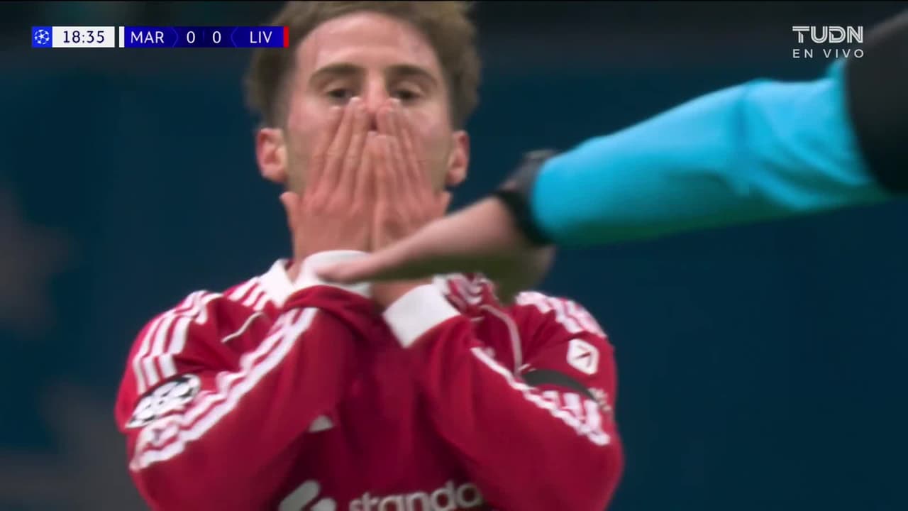 ¡Alexis Mac Allister falla frente a la portería lamentable!